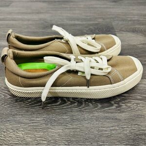 Cariuma OCA Low Burnt Sand Canvas Contrast Thread Skate Sneakers Size 8